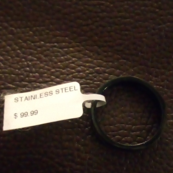 ❤️3/$10❤️ NWT Stainless Steel Black Ring Punk Style Pattern Ring - Size 9 - Picture 6 of 6